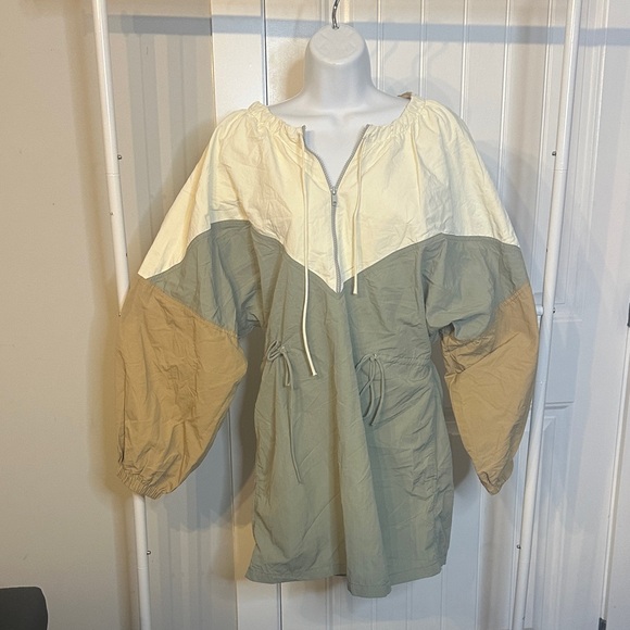 Zara Size Large RARE Beige and Green Colorblock Windbreaker Open Back Dress